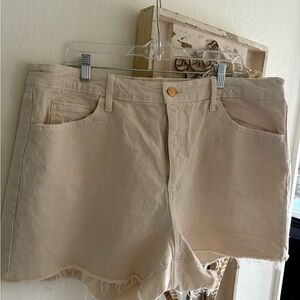 Women's Cream Denim  Shorts Size 17 NWT